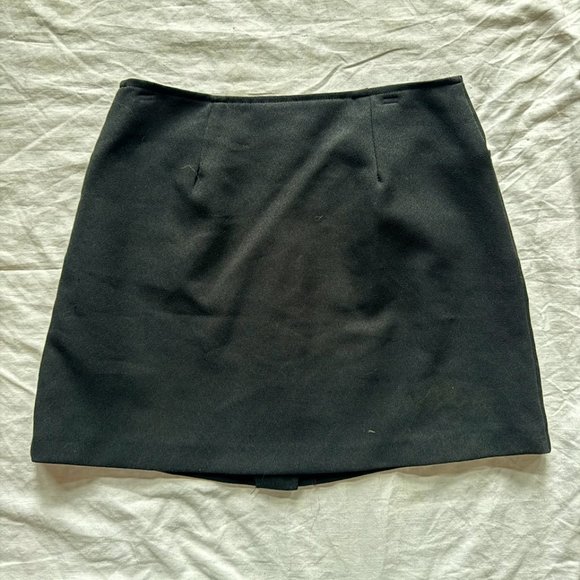 Black Button Front Mini Skirt With Pockets - Picture 2 of 3